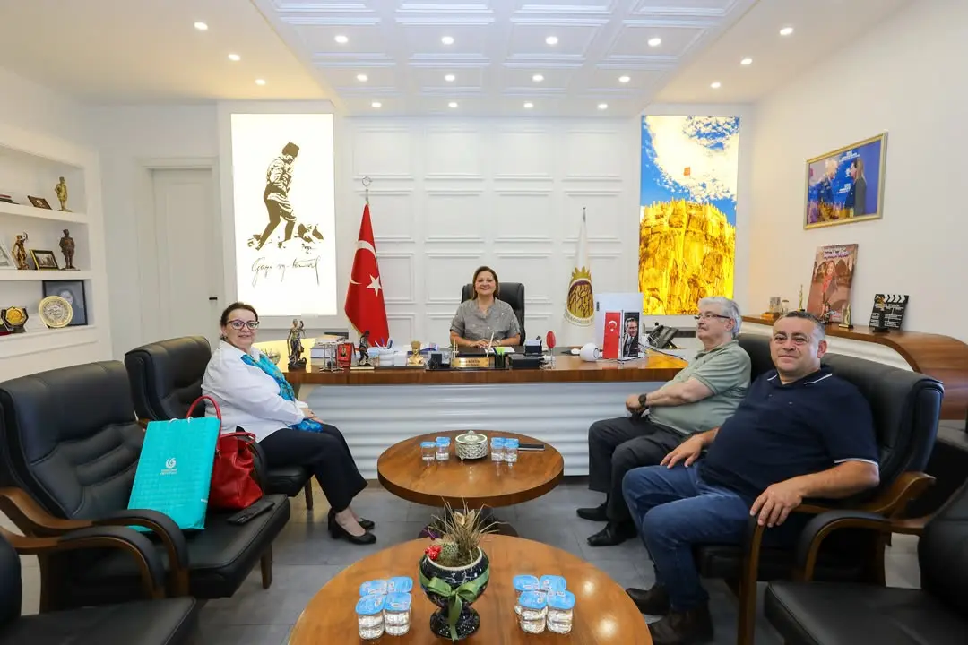 Afyonkarahisar Belediye Başkanı Burcu Köksal, Doç. Dr. Fatma Doğanay ve Ailesiyle Görüş Alışverişinde Bulundu