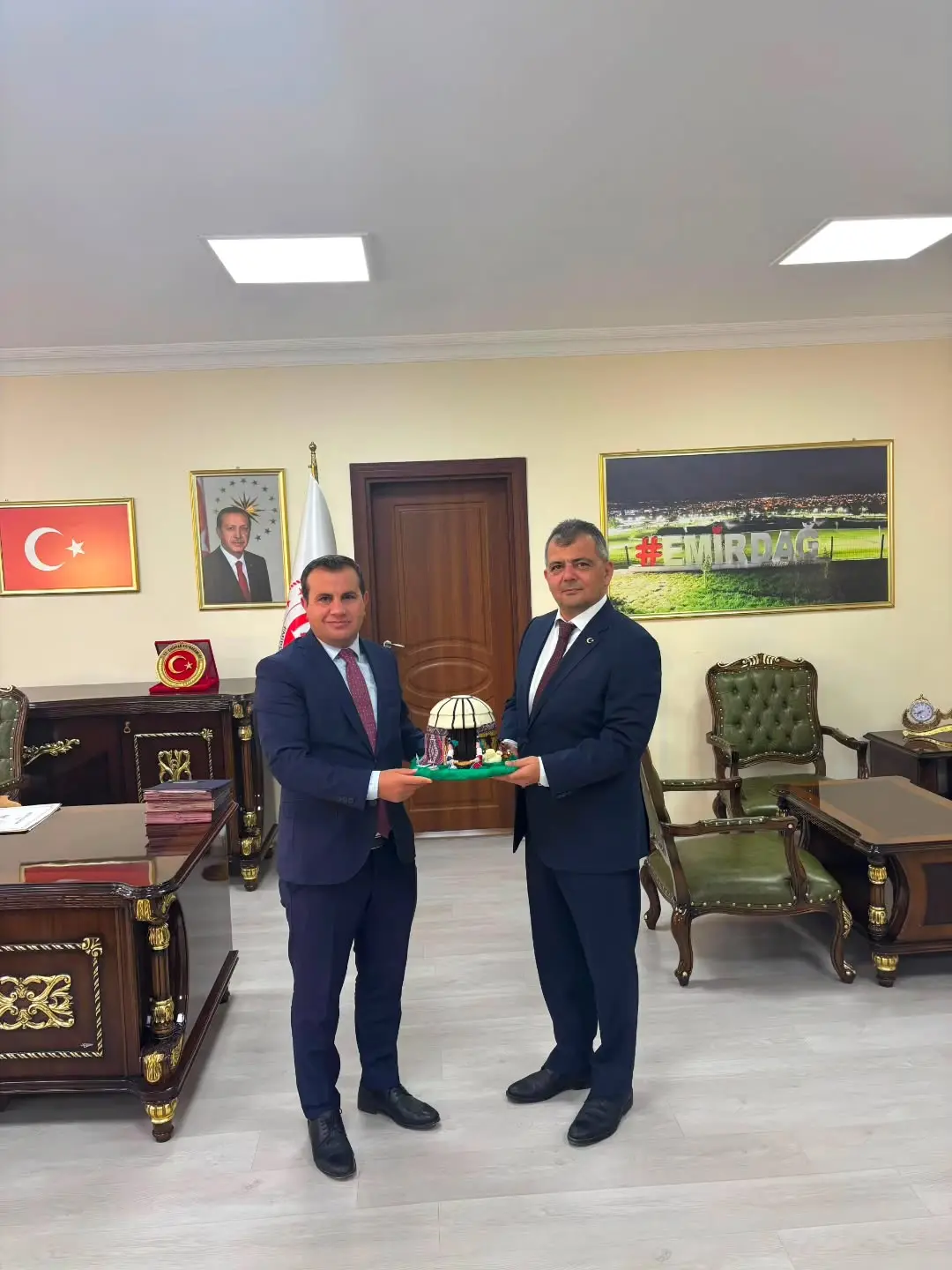 Emirdağ Belediye Başkanı Serkan Koyuncu, Yeni Kaymakam Adem Topaca'yı Ziyaret Etti