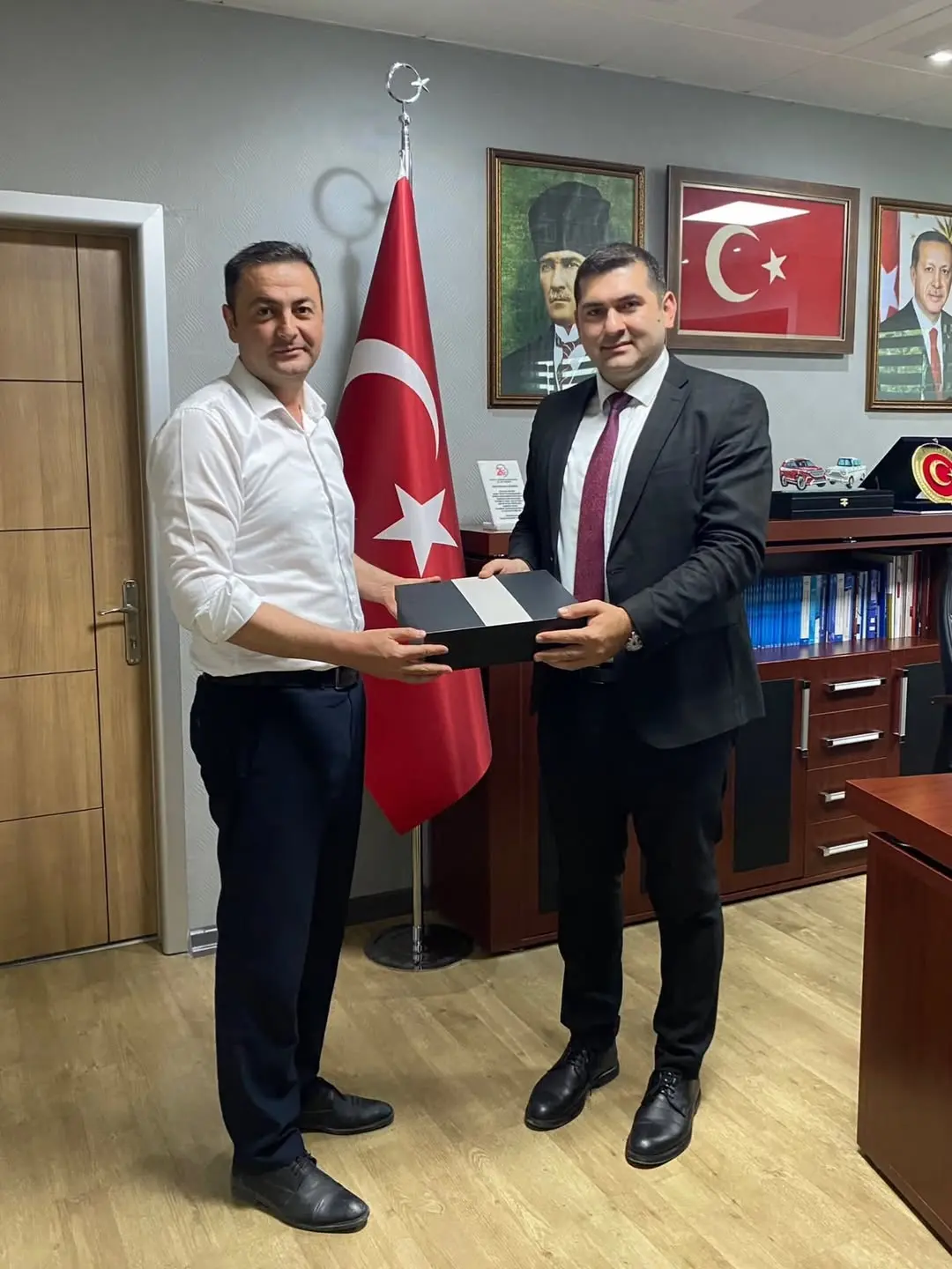 Kırka Belediye Başkanı Hakan Şahin, Afyonkarahisar Sgk İl Müdürü Süleyman Çelikbaş'ı Ziyaret Etti