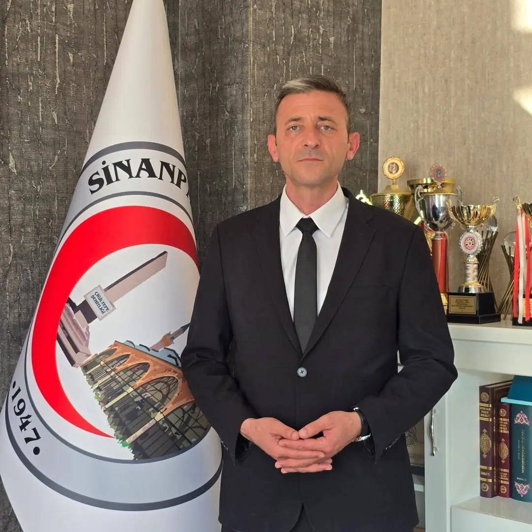 Sinanpaşa Belediye Başkanı Tolga Yıldırım'dan Hemşerilerine Hayırlı Cumalar ve İşler Dileği