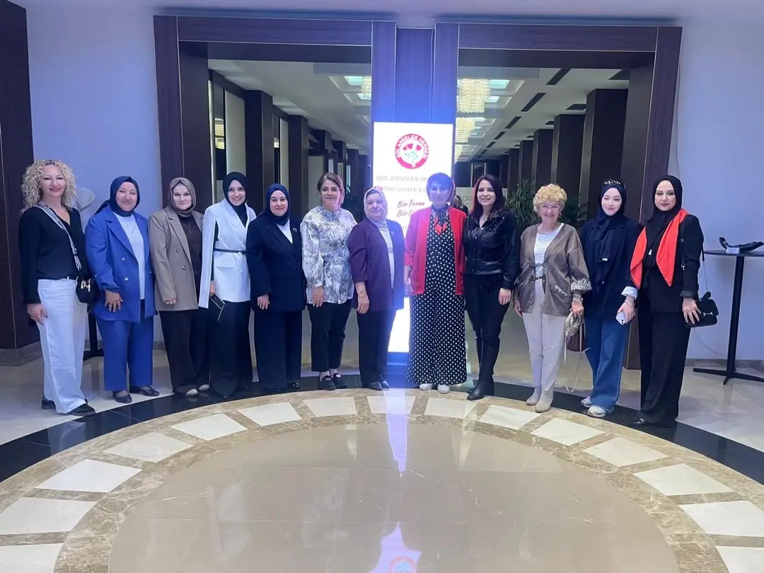 Afyon Gül Anneler Derneği'nden Seramik Sergisi ve Eğitime Destek Kahvaltısı Etkinliği