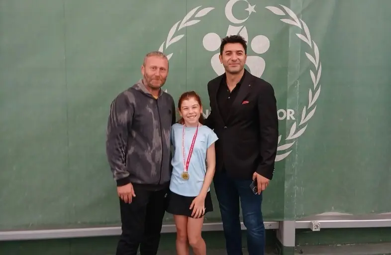 Afyonkarahisarlı Tenis Sporcusu Hafsa Zehra Çınar Türkiye Üçüncüsü Oldu