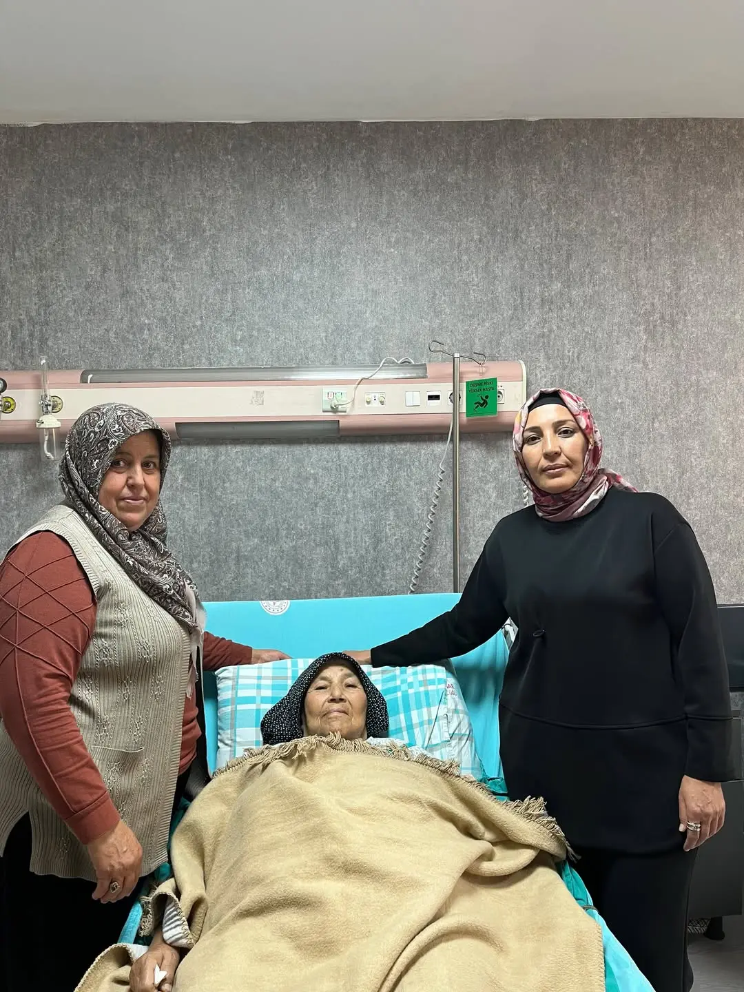 AK Parti Afyonkarahisar İl Kadın Kolları'ndan Geçmiş Olsun Ziyareti