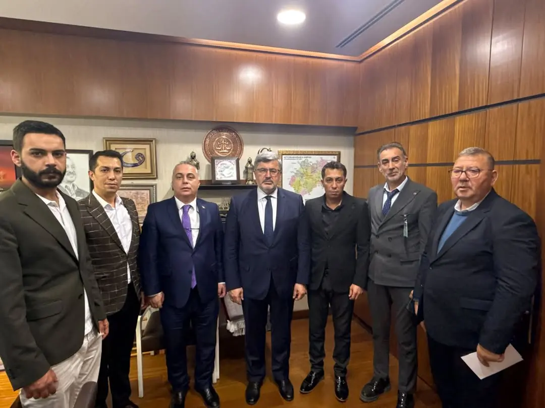 Ak Parti Afyonkarahisar Milletvekili Ali Özkaya, İstanbul Afyonkarahisarlılar Federasyonu Başkanı Hakan Hıdıroğlu ve Yönetimini Kabul Etti