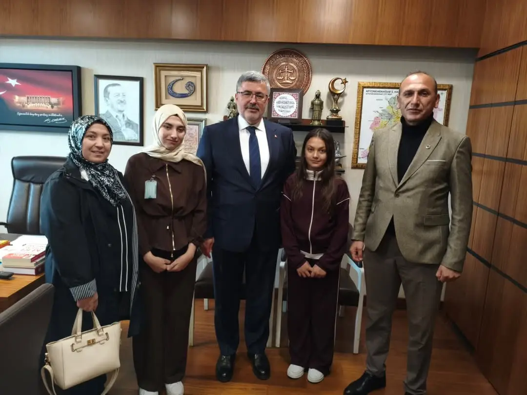Ak Parti Milletvekili Ali Özkaya, Dinar Tatarlı Beldesinden Galip Mutlu Kartal ve Ailesini Meclis'te Ağırladı