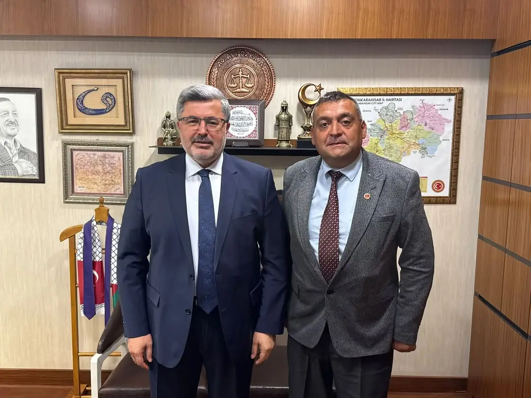 Ak Parti Milletvekili Ali Özkaya, İscehisar Seydiler Hasan Basri Mahallesi Muhtarı Hacı Hüseyin Akkaya'yı Gazi Meclisinde Misafir Etti