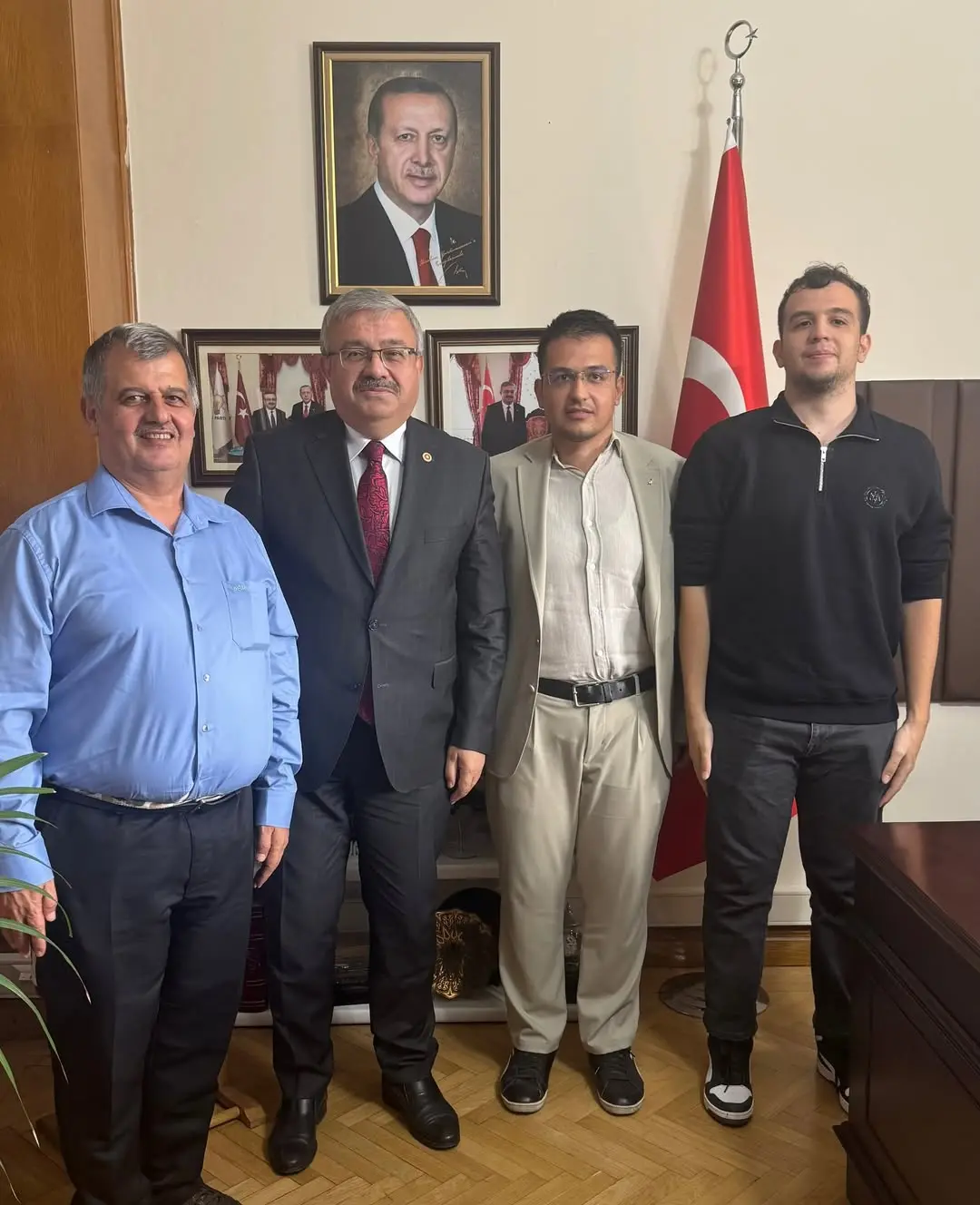 Ak Parti Milletvekili İbrahim Yurdunuseven, TBMM'de Misafir Ettiği Hemşehrisine Teşekkür Etti