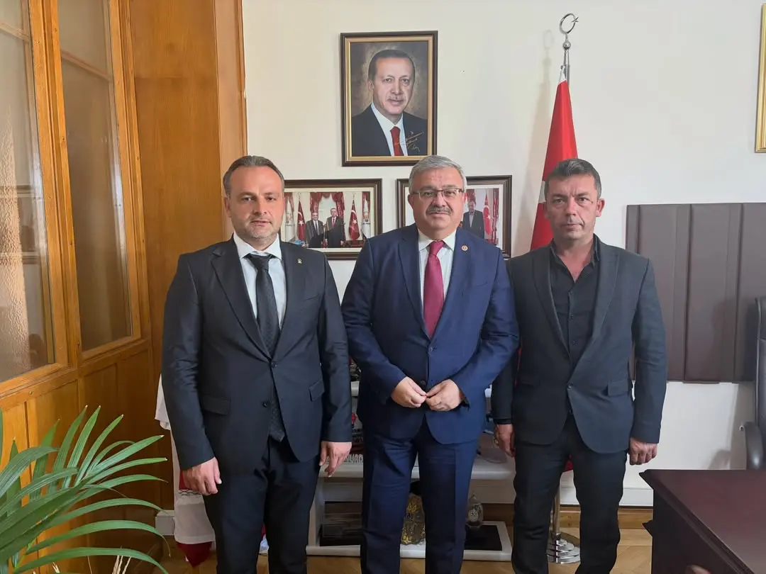 AK Parti Şuhut İlçe Başkanı Hasan Çamcı ve Yönetim Kurulu Üyesi TBMM'de Misafir Edildi