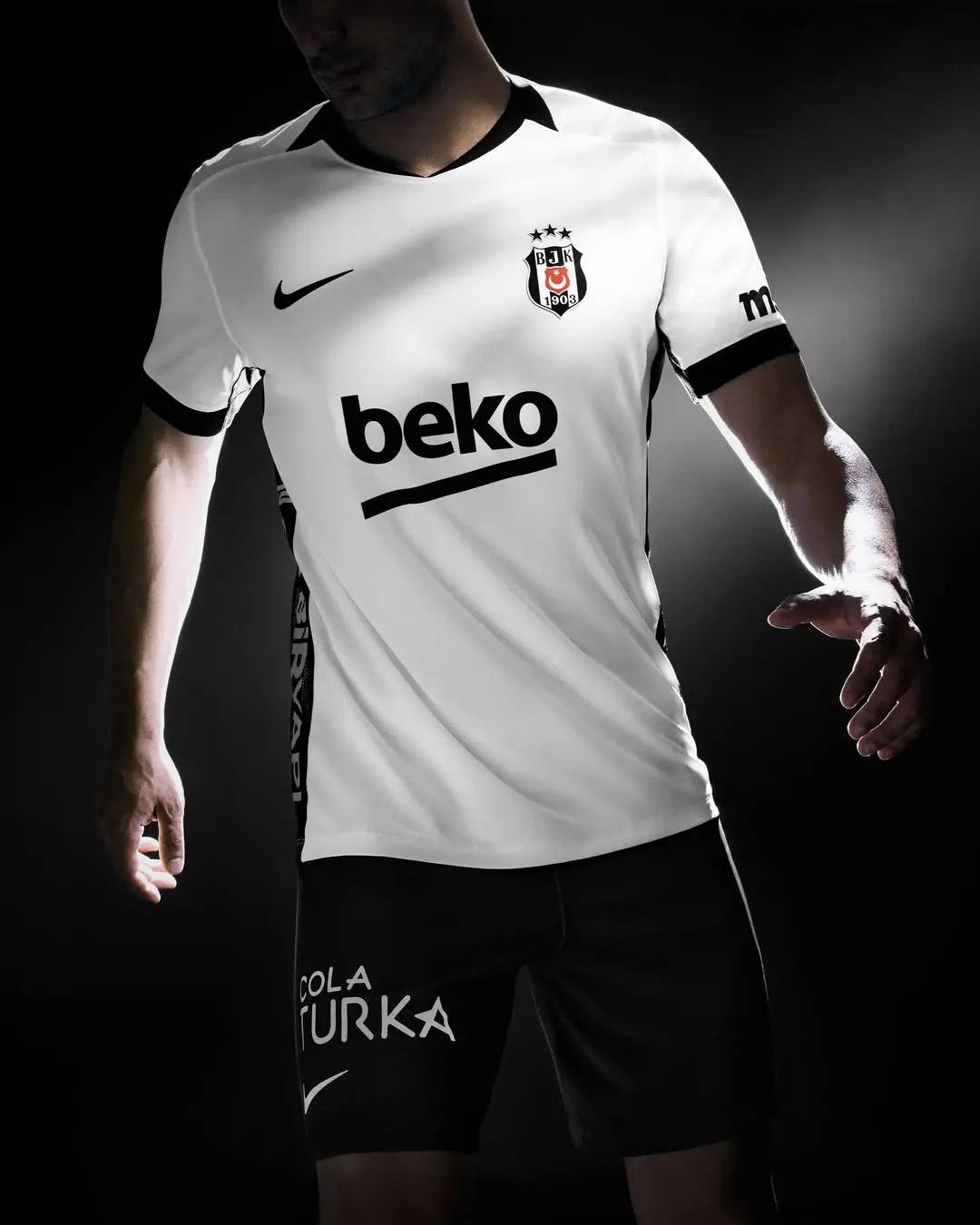 Beşiktaş Spor Kulübü'nün YerSiyahGökBeyaz Paylaşımı