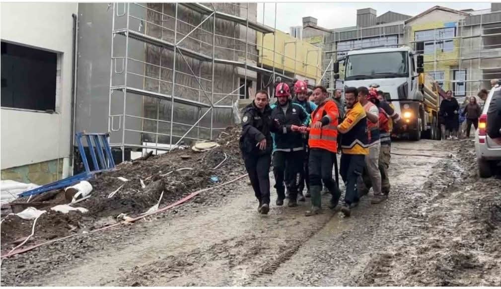 Beykoz'da Okul İnşaatında Su Tahliyesi Sırasında Kuyuya Düşen İşçi Hayatını Kaybetti