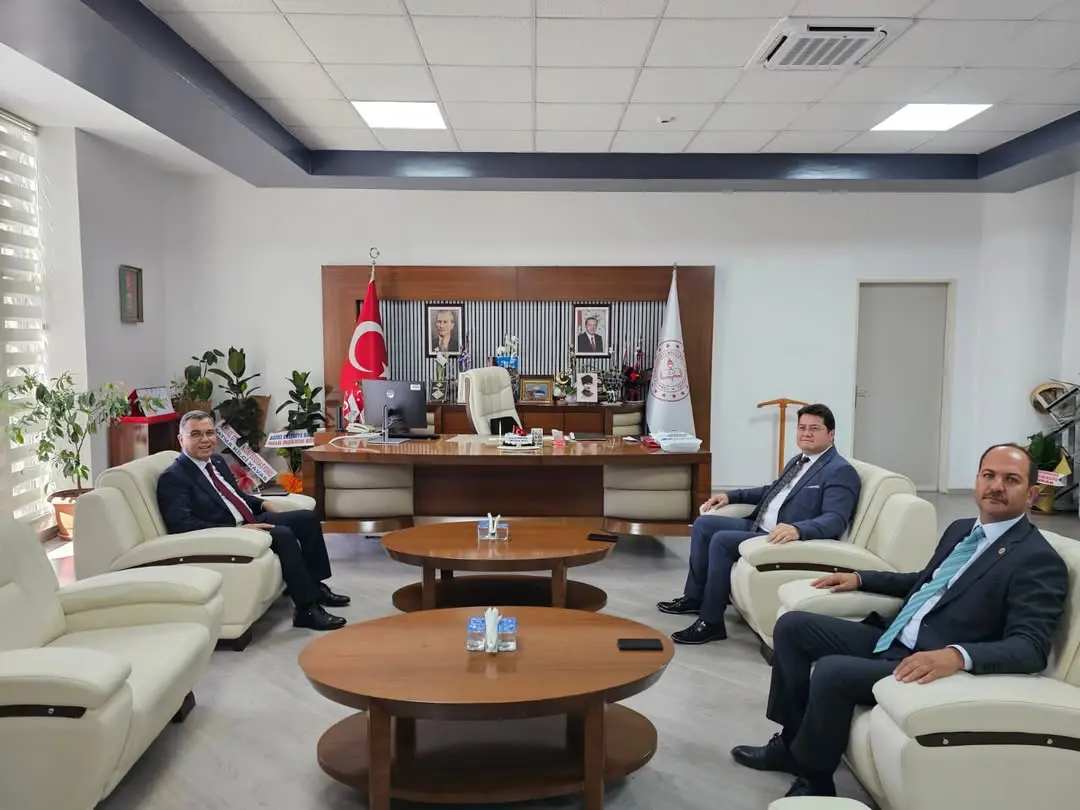 Bolvadin Belediye Başkanı Derviş Aynacı, İl Milli Eğitim Müdürü İsmail Altınkaynak'ı Ziyaret Etti