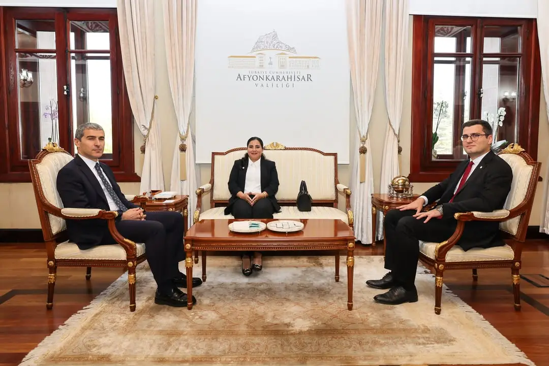 Emirdağ Cumhuriyet Savcısı Anıl Teryaki ve Eşi Hakim Gülce Genç Teryaki, Vali Dr. Naci Aktaş'ı Ziyaret Etti