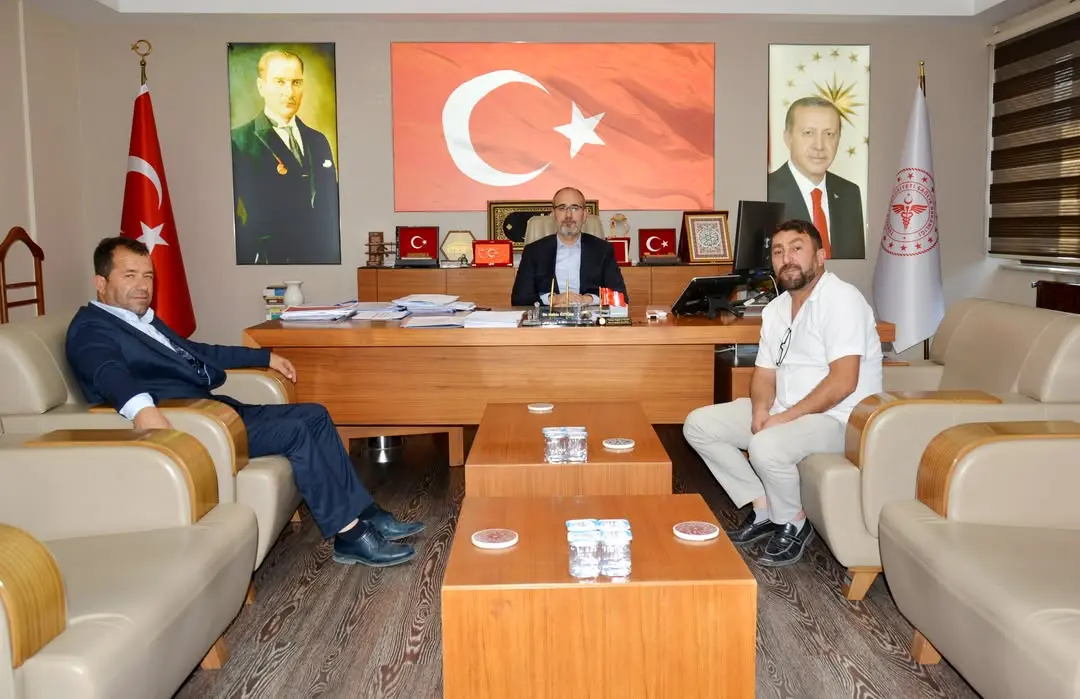 Emirdağ Hamzahacılı Köyü Muhtarı Seyit Battal Gül ve Yenikapı Köyü Muhtarı Hasan Utlu, İl Sağlık Müdürü Dr. Hakkı Öztürk'ü Ziyaret Etti