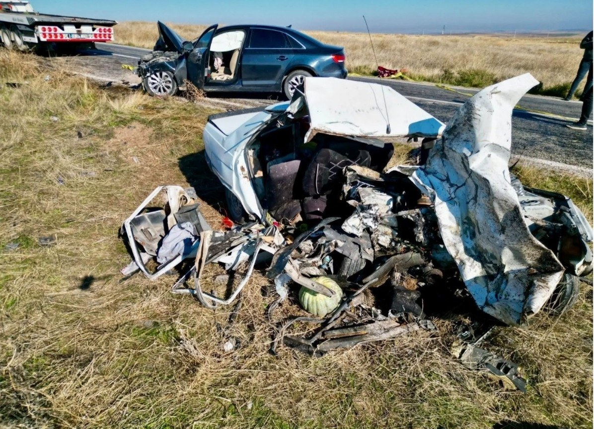 Emirdağ-Yunak Kara Yolunda Feci Trafik Kazasında 4 Kişi Öldü 4 Kişi Yaralandı