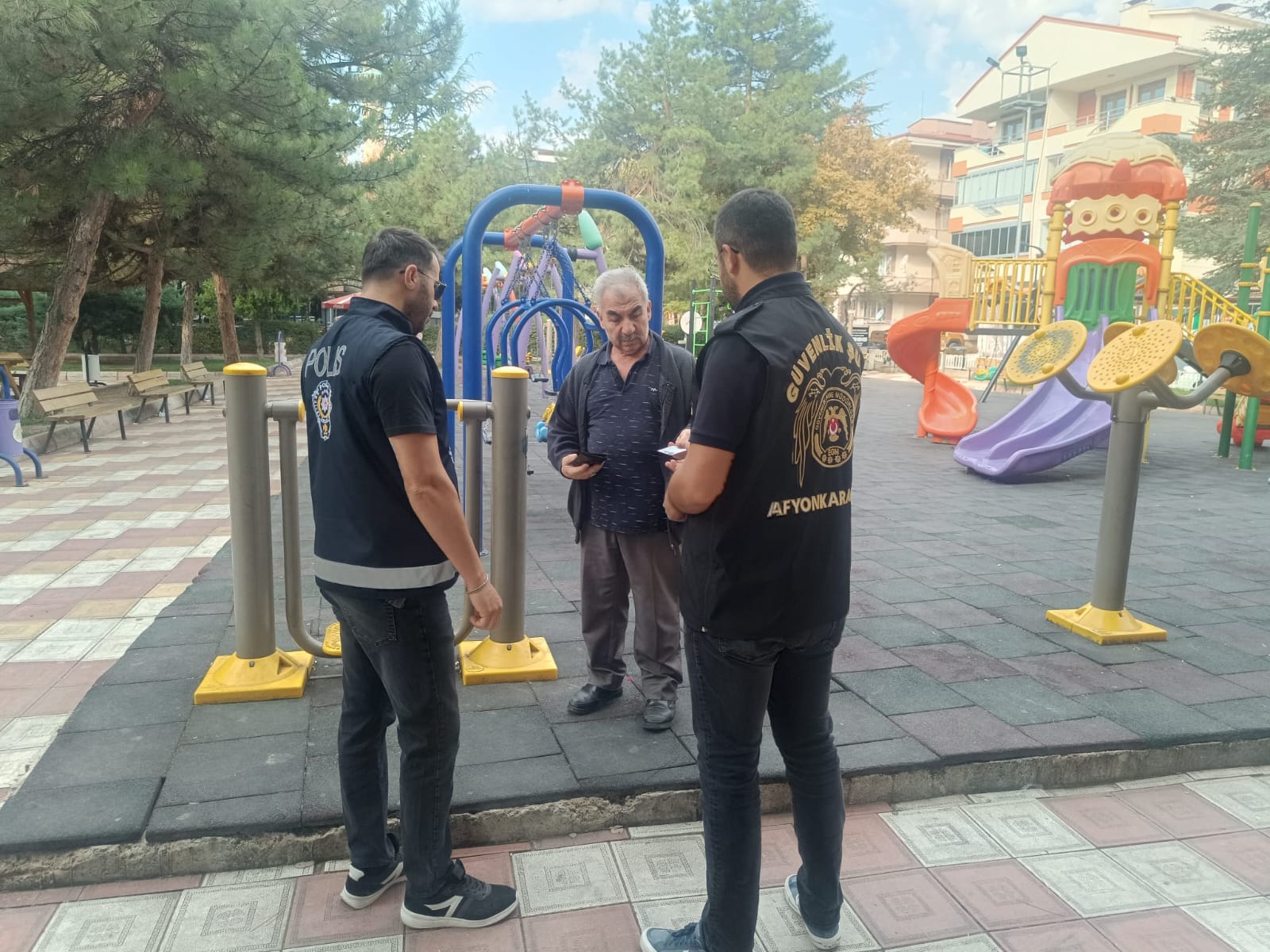 Emniyetten Okul Çevrelerinde Kapsamlı Asayiş Uygulaması
