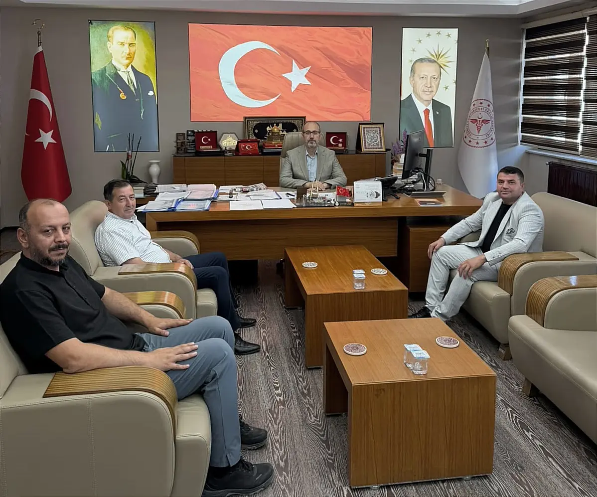 İl Sağlık Müdürü Dr. Hakkı Öztürk, İscehisar Giresun Şehitlerini Koruma ve Yaşatma Derneği Başkanı Selahattin Özkara'yı Makamında Ağırladı