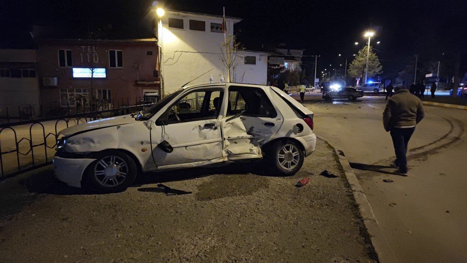 Isparta Yalvaç'ta İki Otomobil Çarpıştı: 3 Kişi Yaralandı