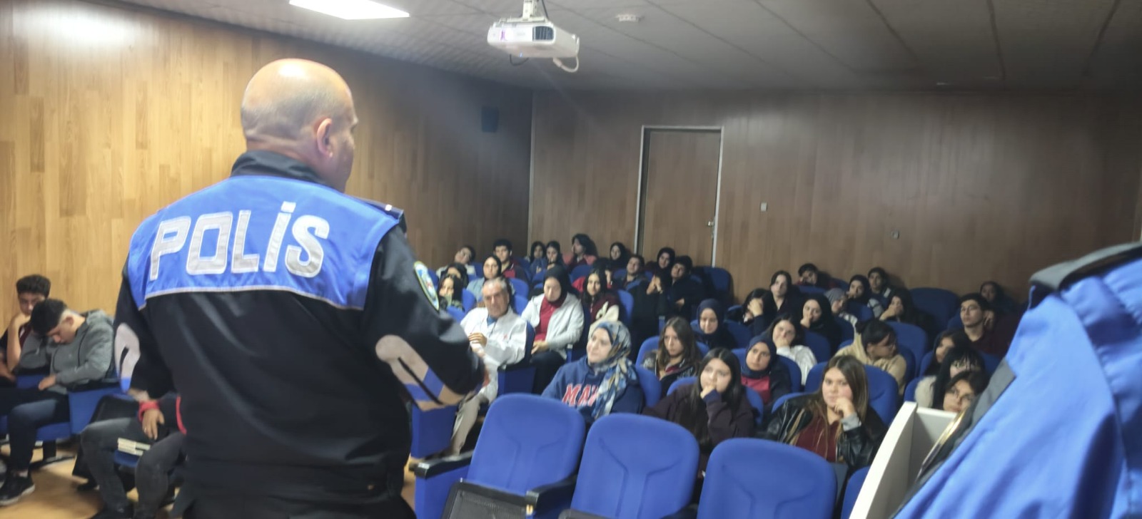 Öğrencilere Güvenlik ve Bilinçlendirme Eğitimi Verildi
