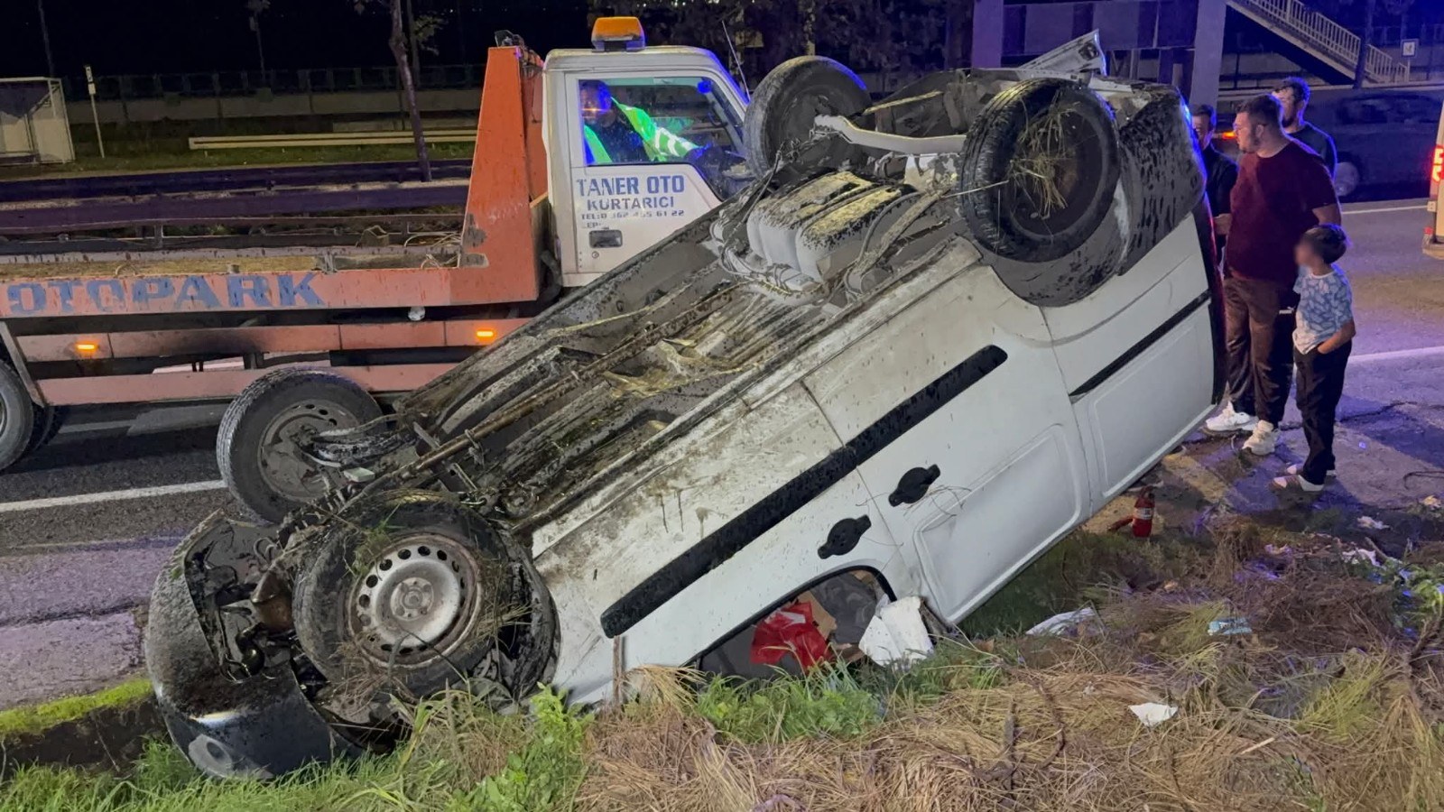 Samsun Canik'te Hafif Ticari Araç Şarampole Yuvarlandı: 1 Kişi Yaralandı