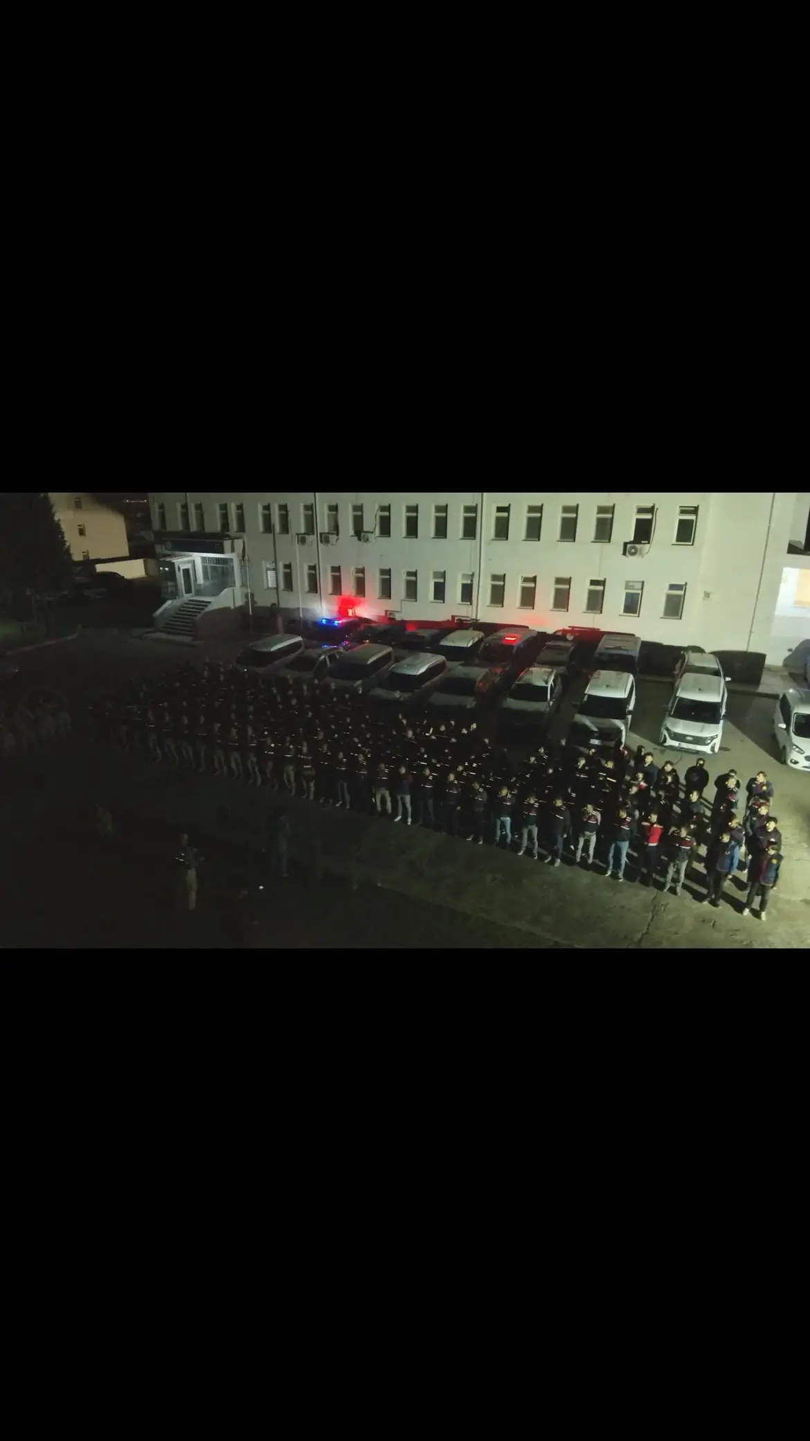 Şanlıurfa’da “Uyuşturucu Madde Satıcılarına” yönelik Jandarmamız tarafından düzenlenen operasyonlarda 29 şüpheli yakalandı ve şü...