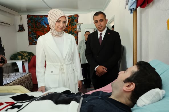 Vali Yiğitbaşı, Kızılören'deki Engelli Beşiktaş Taraftarını Ziyaret Etti