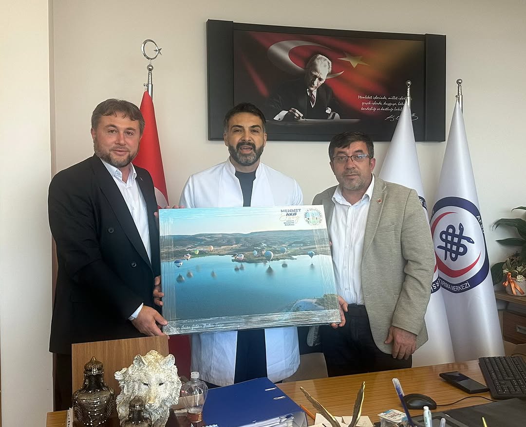 Belediye Başkanı Mehmet Akif Ersoy, İl Genel Meclis Üyesi Ayhan Uylaş ile Afsü Başhekimi Aydın Balcı'yı Ziyaret Etti