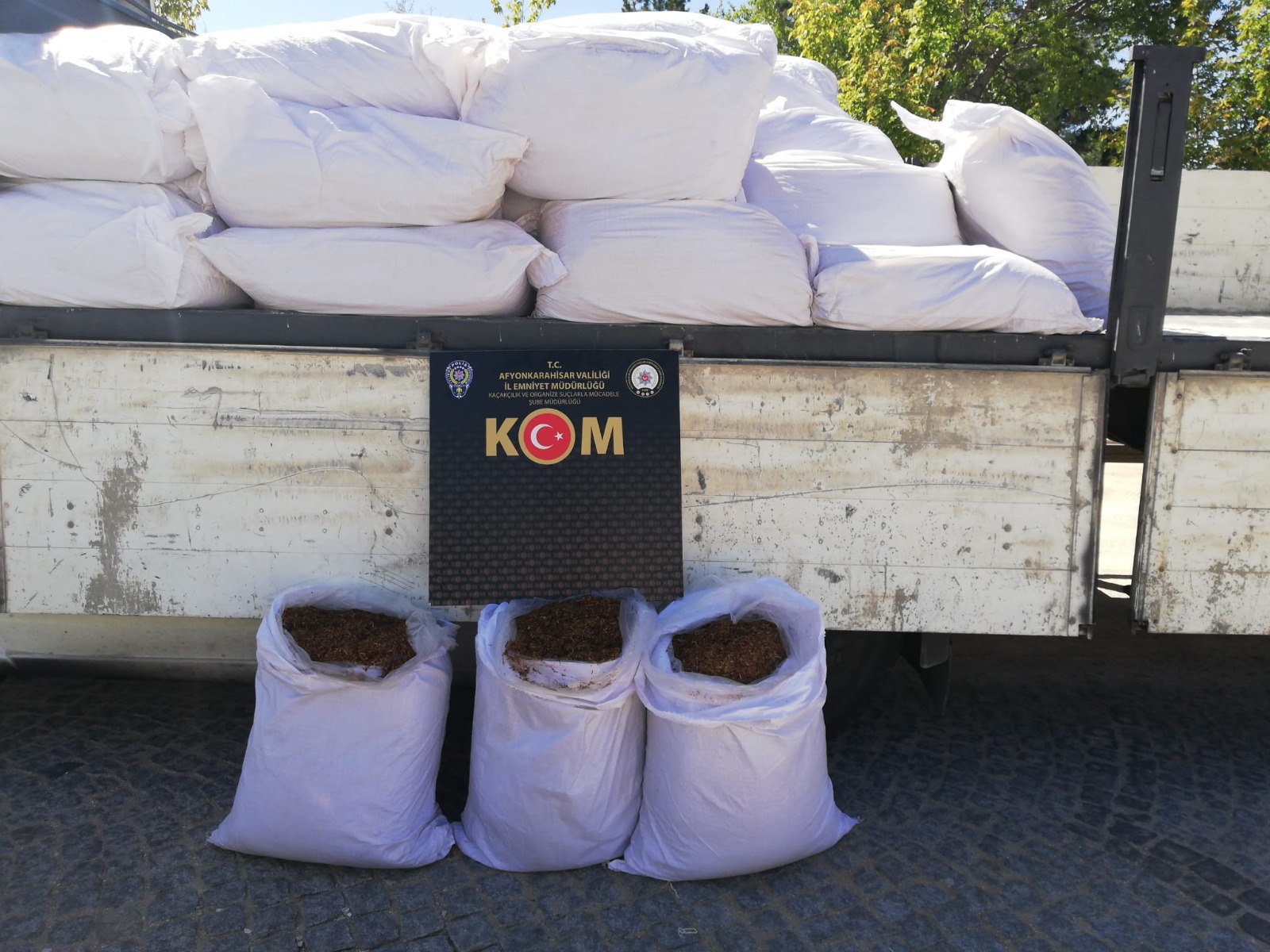 Afyonkarahisar’da Kaçak Tütün Operasyonu: 1.380 Kg Kıyılmış Tütün Ele Geçirildi