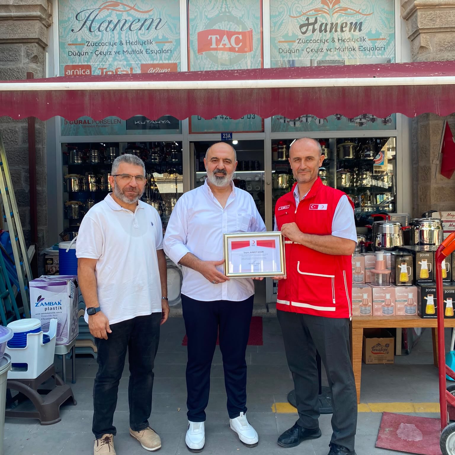 Bağışçıya Teşekkür Belgesi Takdim Edildi