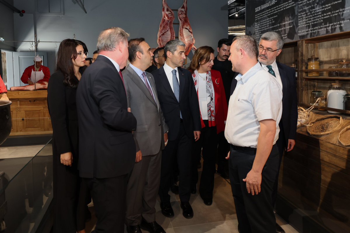 Bakan ve Vali'den Sucuk Müzesi'ne Ziyaret