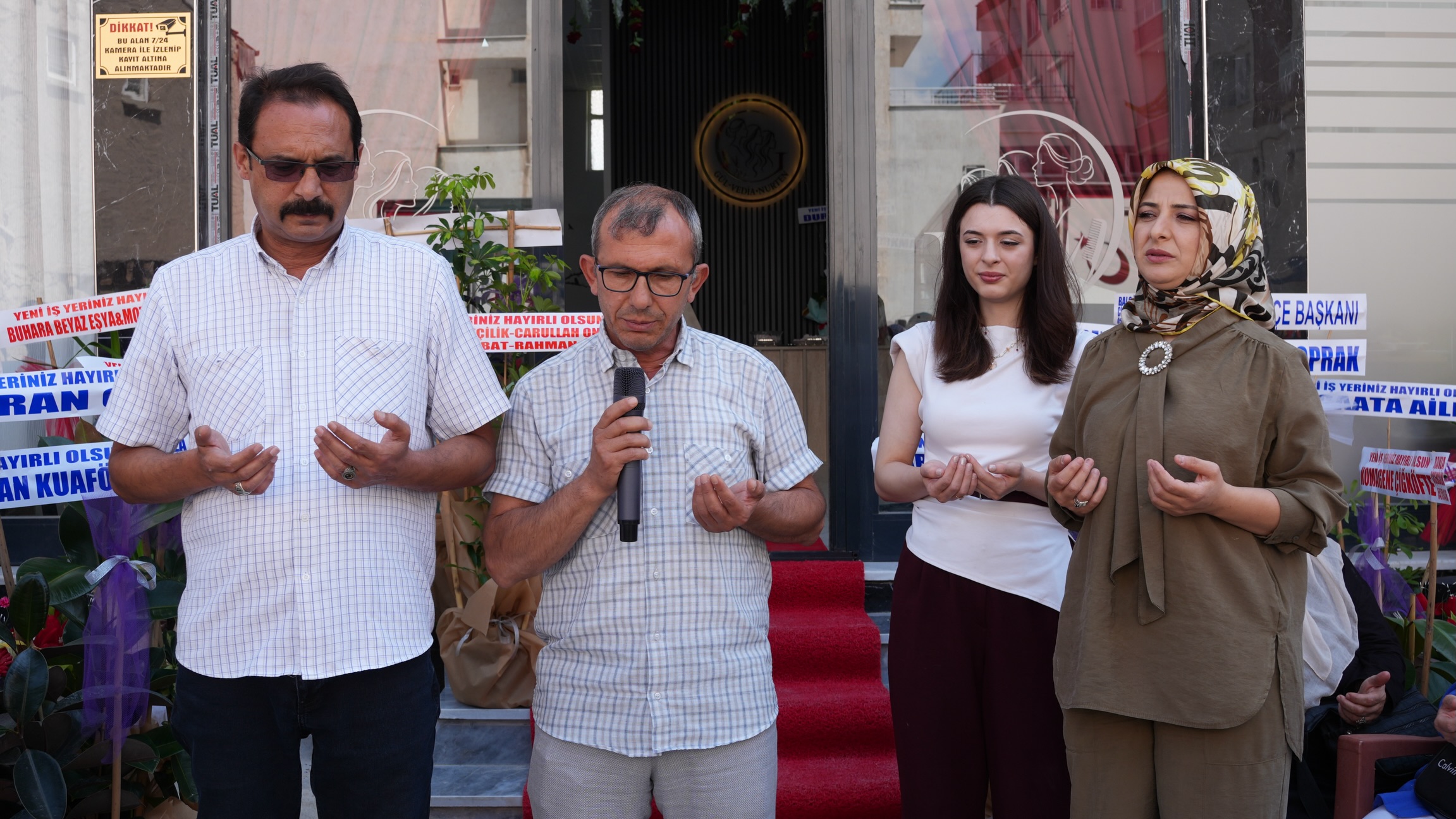 Yeni kuaför ve güzellik salonu açıldı