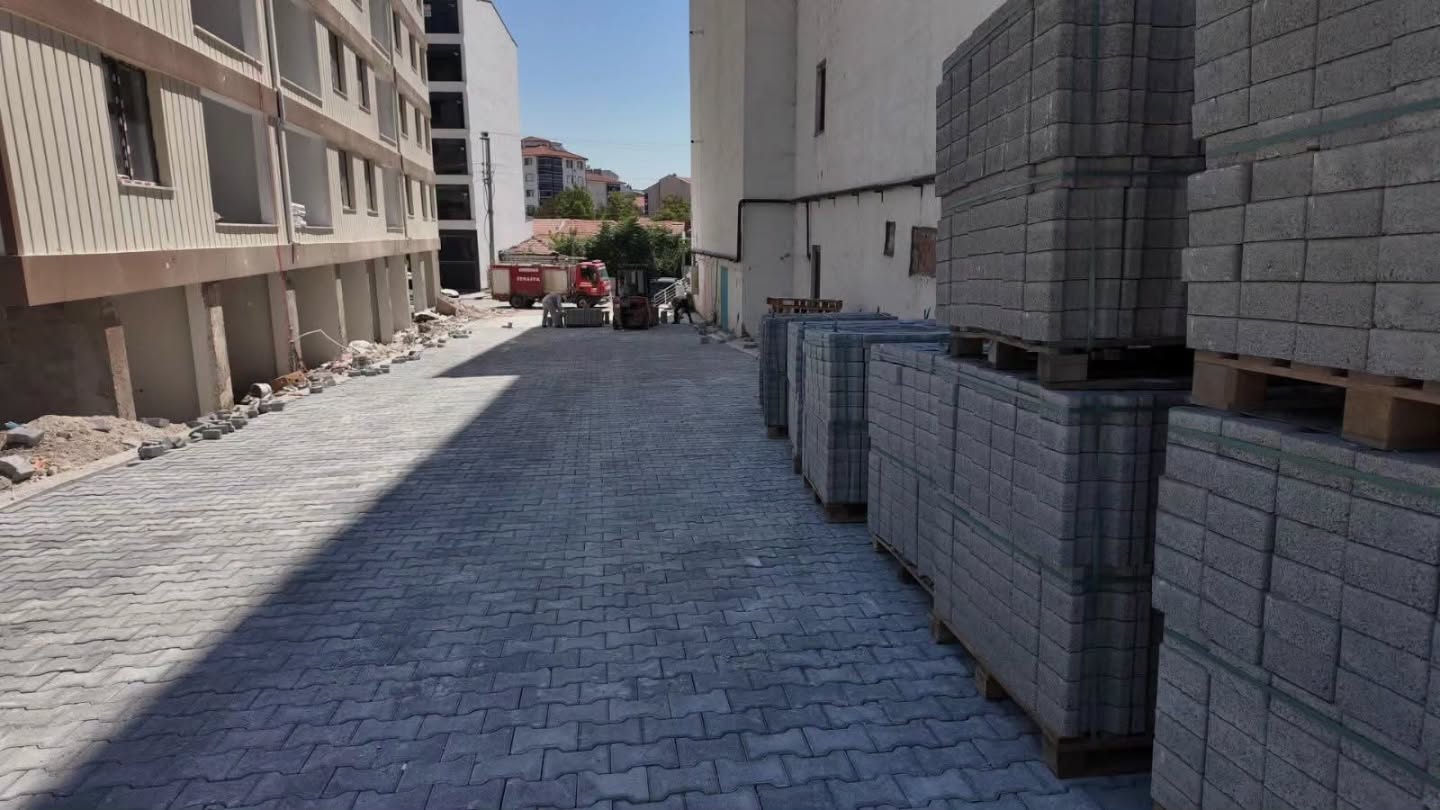 Doğa Millet Bahçesi'nde Kilit Parke Çalışmaları
