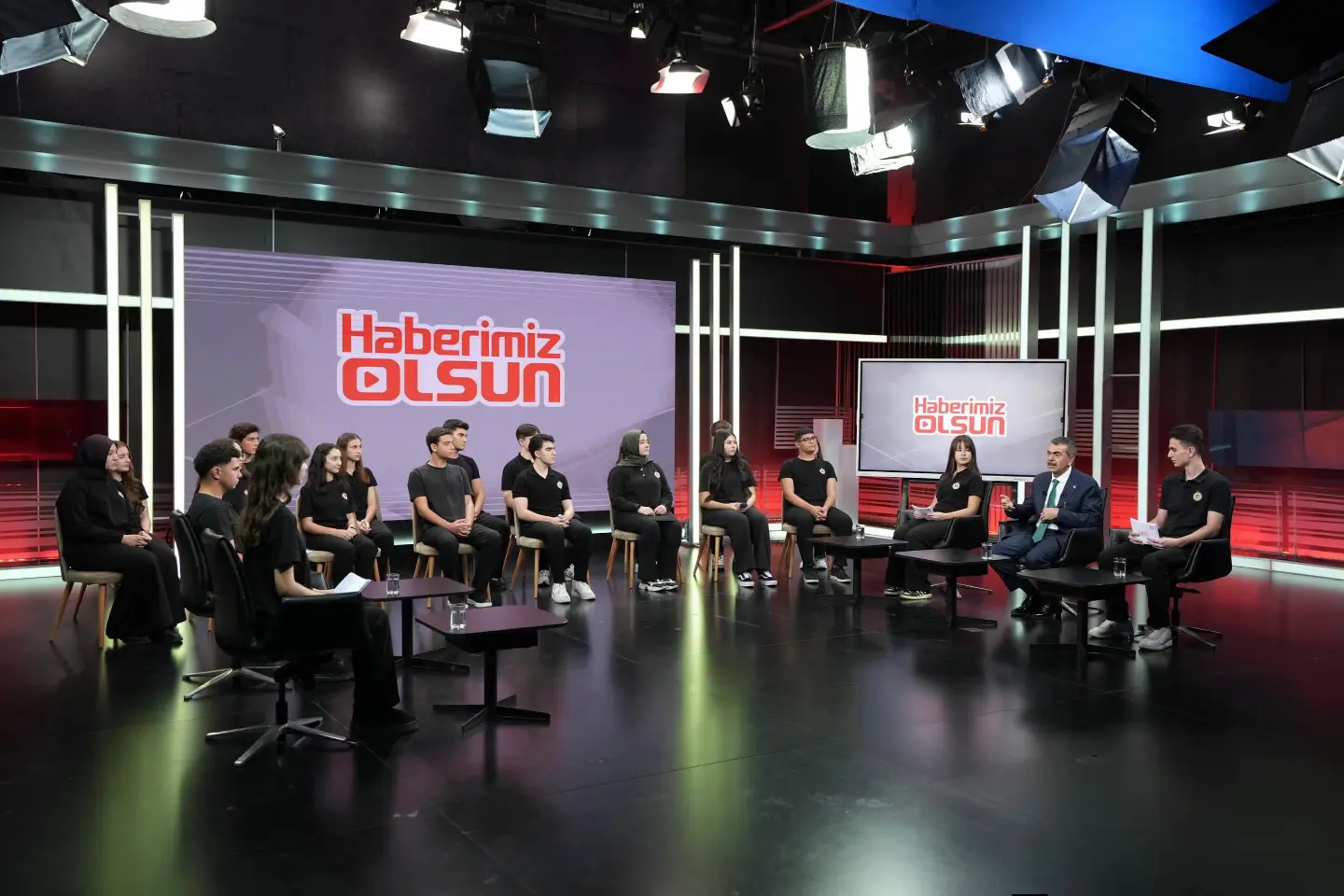Bakan Tekin, Öğrencilere Yanıt Verdi