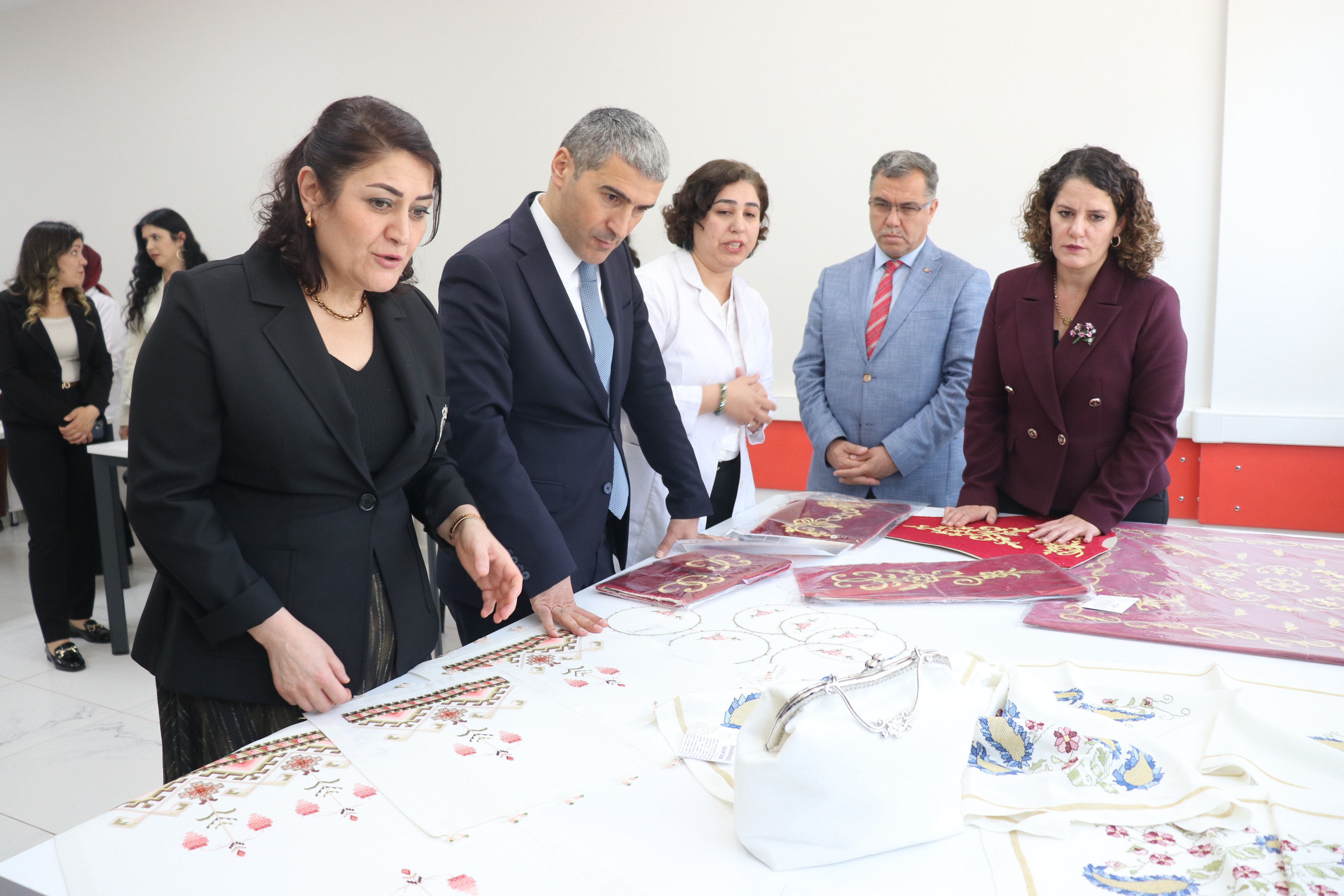 Vali ve İl Müdürü Olgunlaşma Enstitüsünü Ziyaret Etti