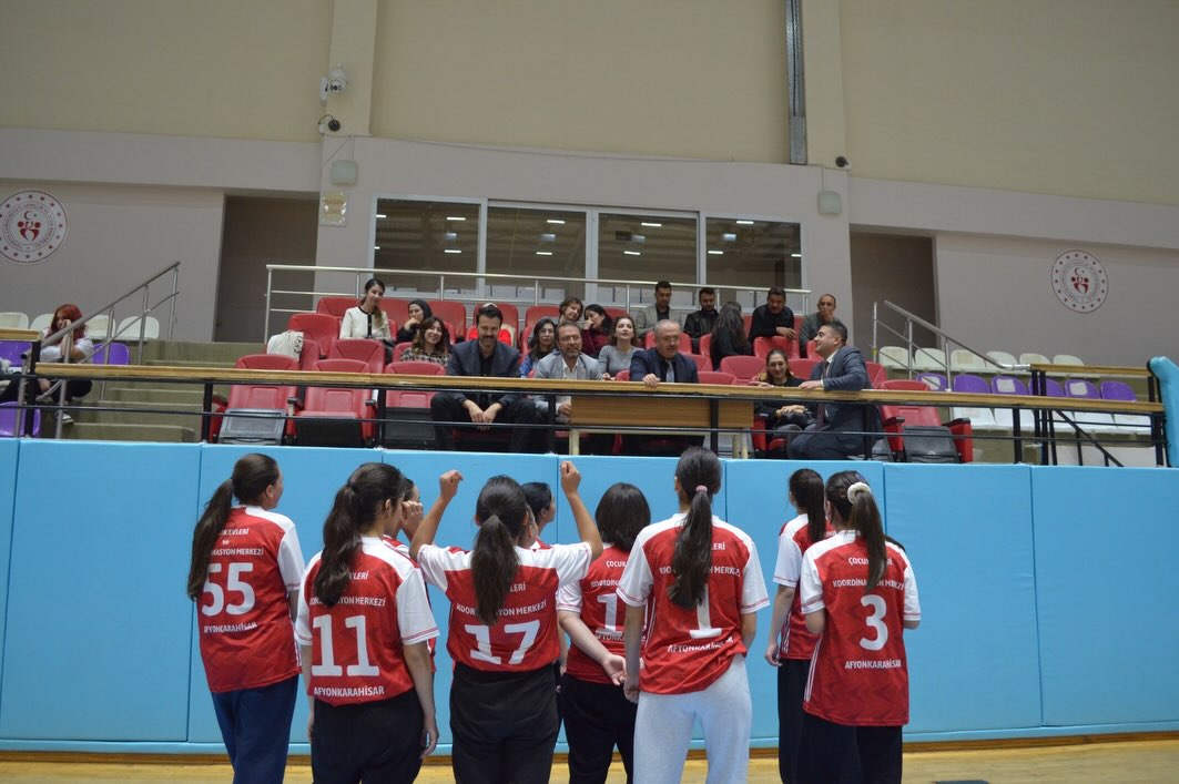 Voleybol Turnuvasında Kardeşlik Teması