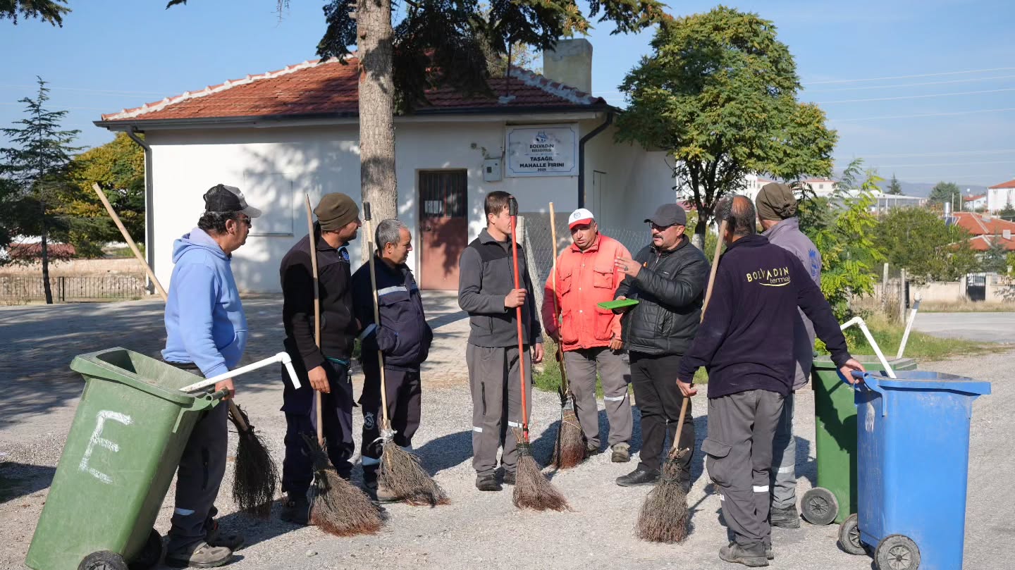 Taşağıl Mahallesi'nde detaylı temizlik çalışmaları sürüyor