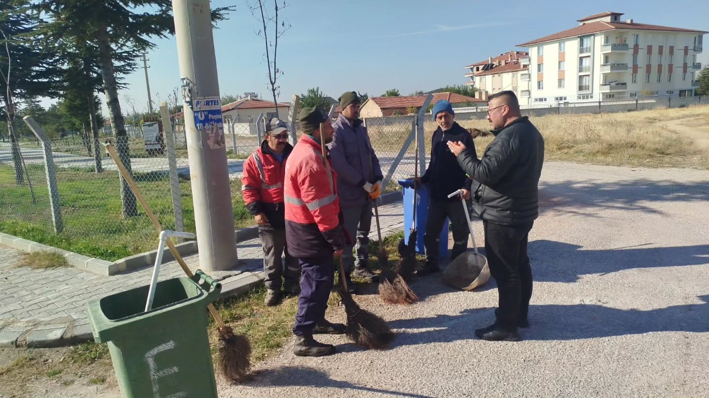 Gökçeyayla Mahallesi'nde temizlik çalışmaları sürüyor