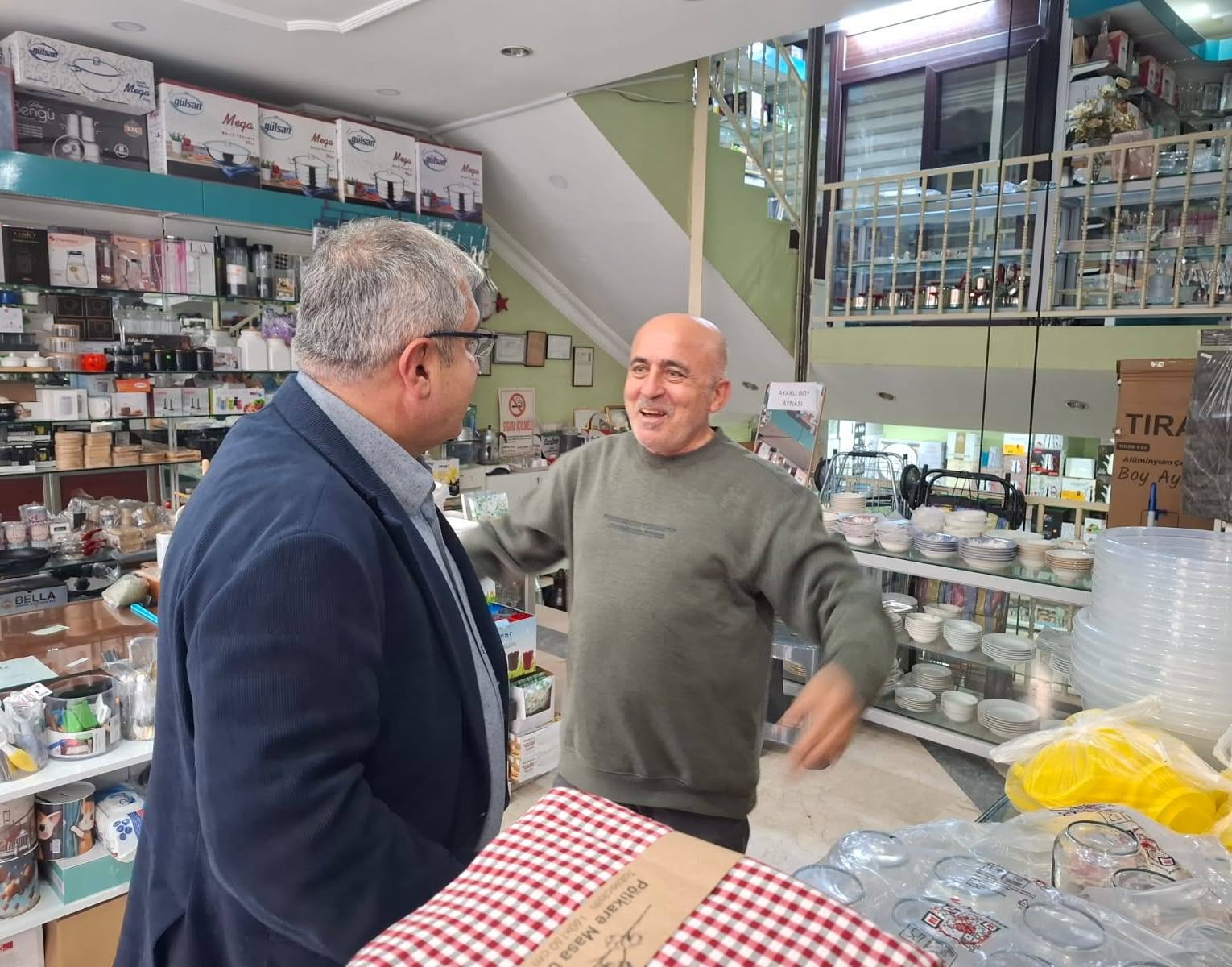 Başkan Ünlü Esnafı Ziyaret Etti