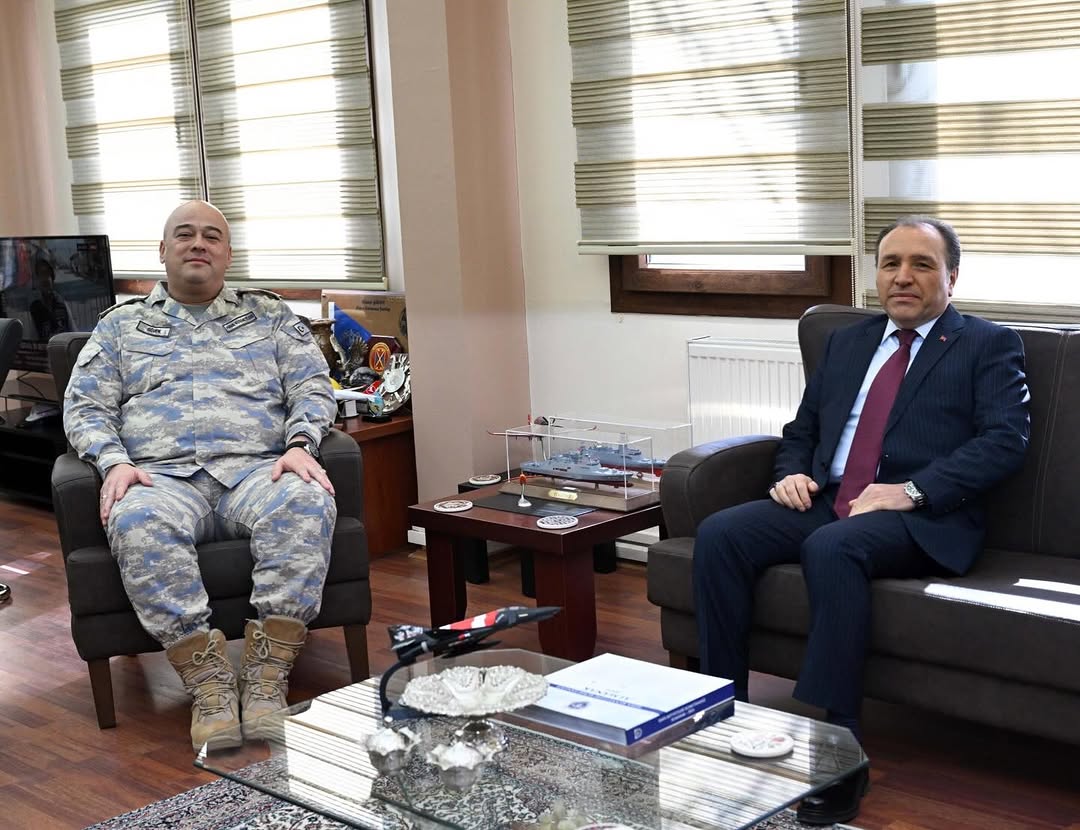 Afyon Kocatepe Üniversitesi Rektörü Prof. Dr. Mehmet Karakaş, 17. Hava ve Füze Savunma Üs Komutanı Tuğgeneral Cüneyt Güven'i Ziyaret Etti