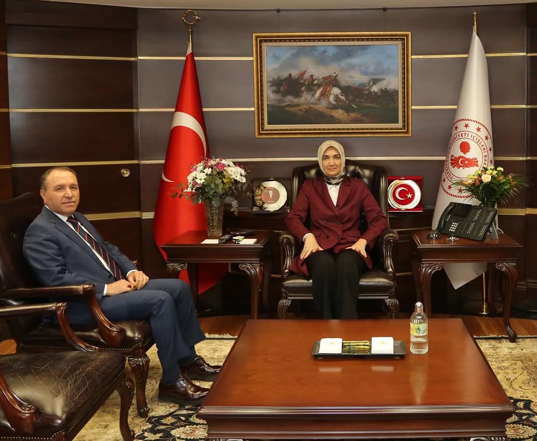 Afyon Kocatepe Üniversitesi Rektörü Prof. Dr. Mehmet Karakaş, İçişleri Bakan Yardımcısı Kübra Güran Yiğitbaşı'nı Ziyaret Etti