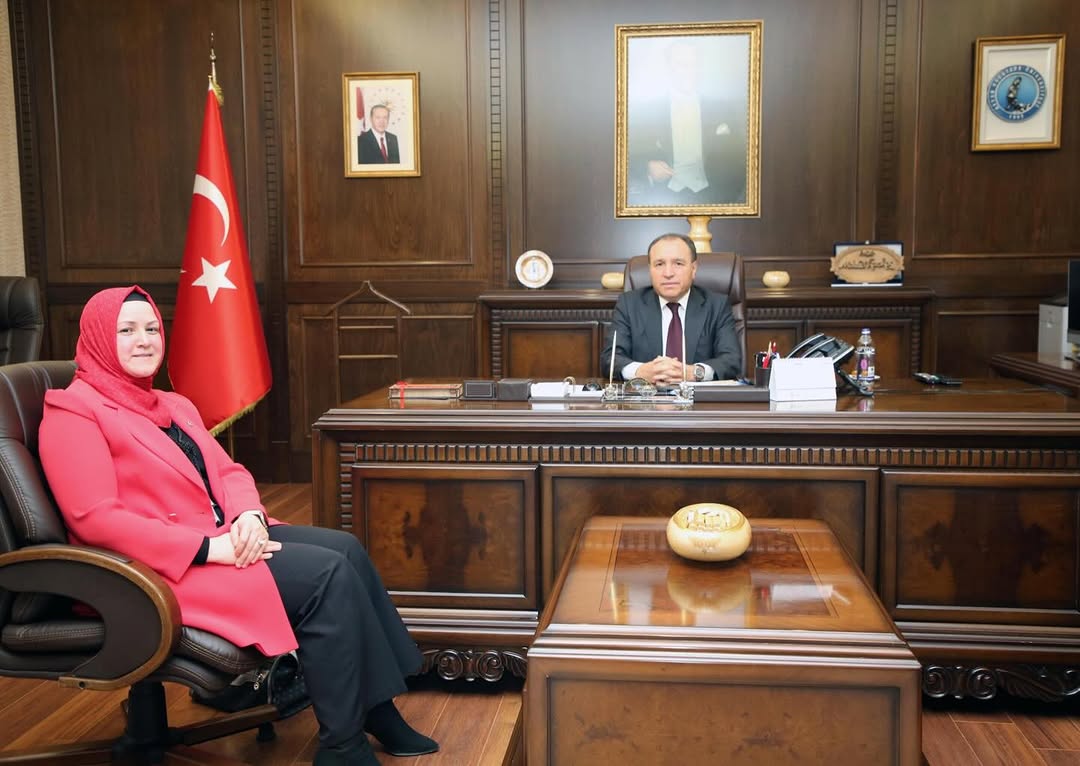 Aile Danışmanı Müjgan Gölçük Yağcı, Rektör Mehmet Karakaş'a Nezaket Ziyaretinde Bulundu
