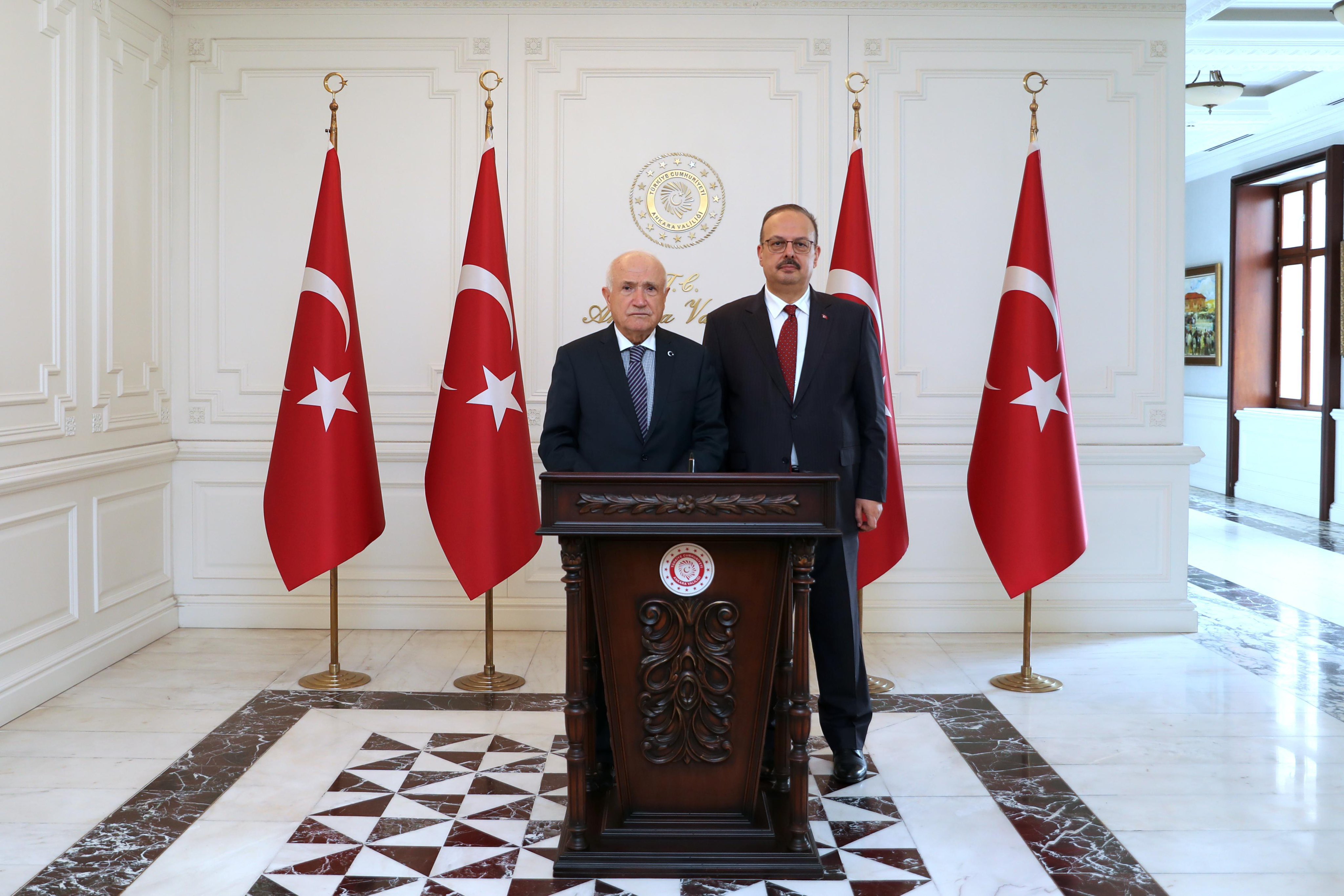 Cemil Çiçek ve heyeti Vali Canbolat'ı ziyaret etti