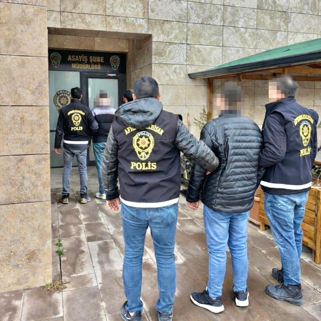 Firari Hükümlüler Kıskıvrak Yakalandı