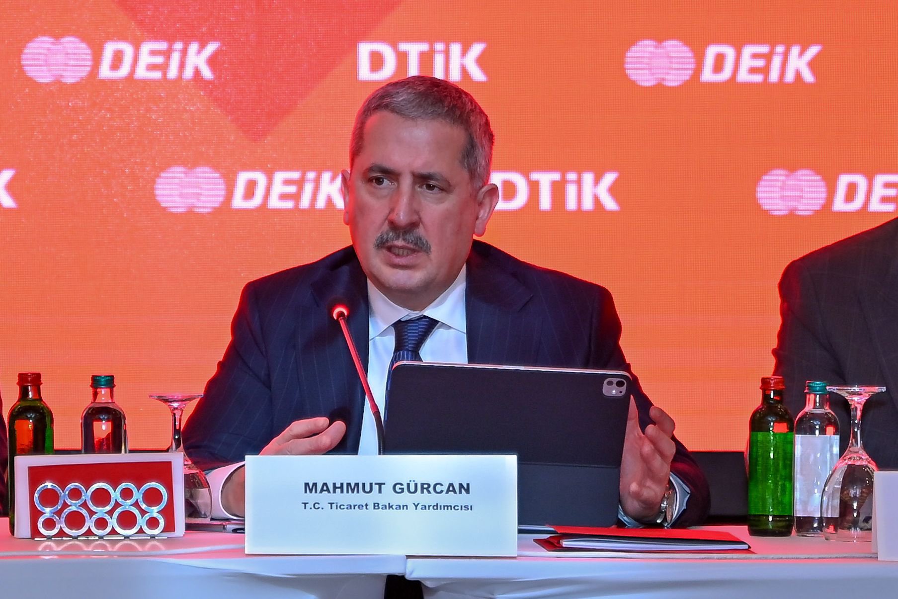 Gürcan, Kuzey Makedonya'da Türk İş Dünyasıyla Buluştu