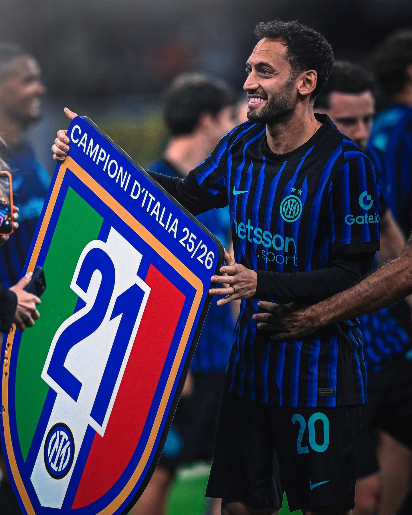 Hakan Çalhanoğlu ile Inter, Serie A şampiyonu oldu