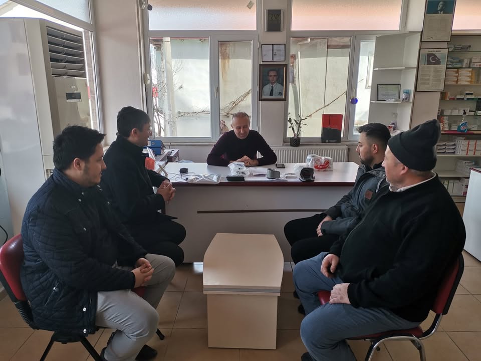 İlçe Müftüsü ve Din Görevlileri Yeni Eczaneye Hayırlı Olsun Ziyaretinde Bulundu