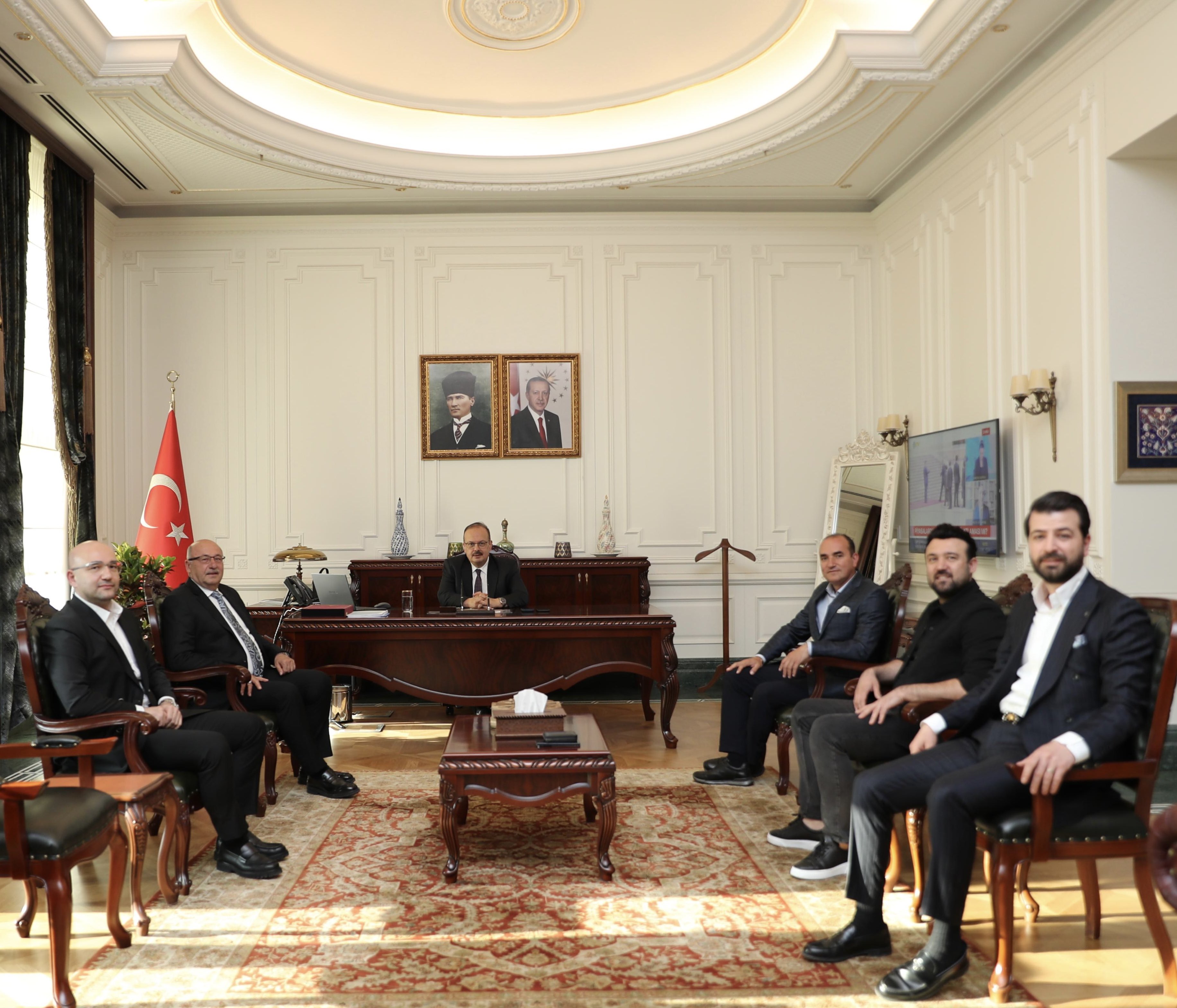 İş insanları Vali Canbolat'ı ziyaret etti
