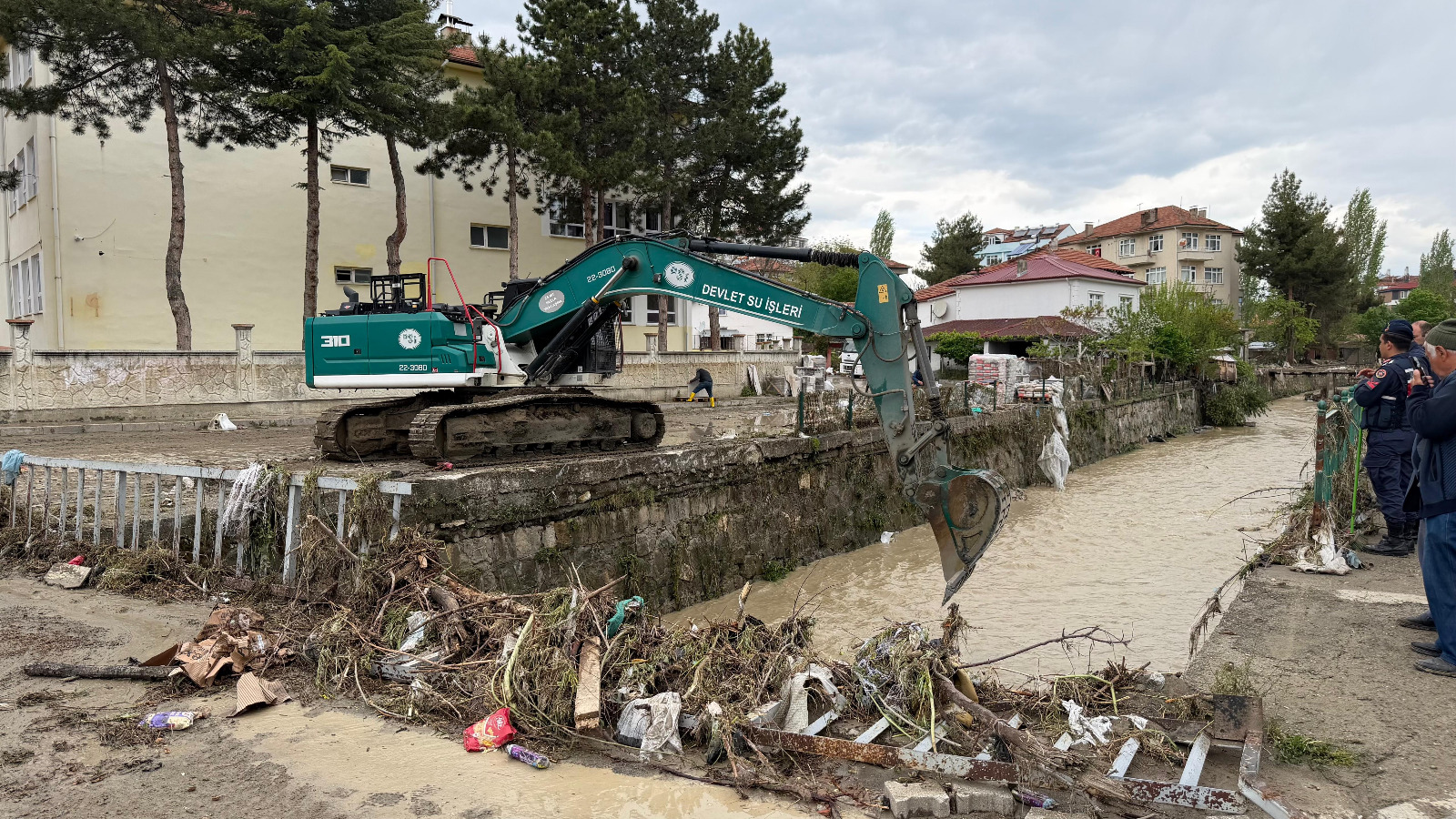 Samsun, Tokat ve Amasya'da taşkın temizliği sürüyor
