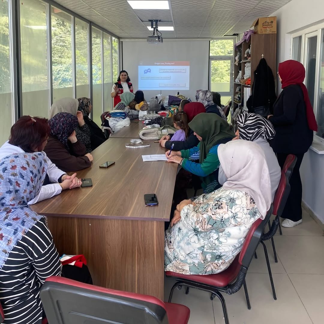 Sandıklı Sosyal Hizmet Merkezi Kursiyerlerine Kadına Yönelik Şiddetle Mücadele Eğitimi Verdi