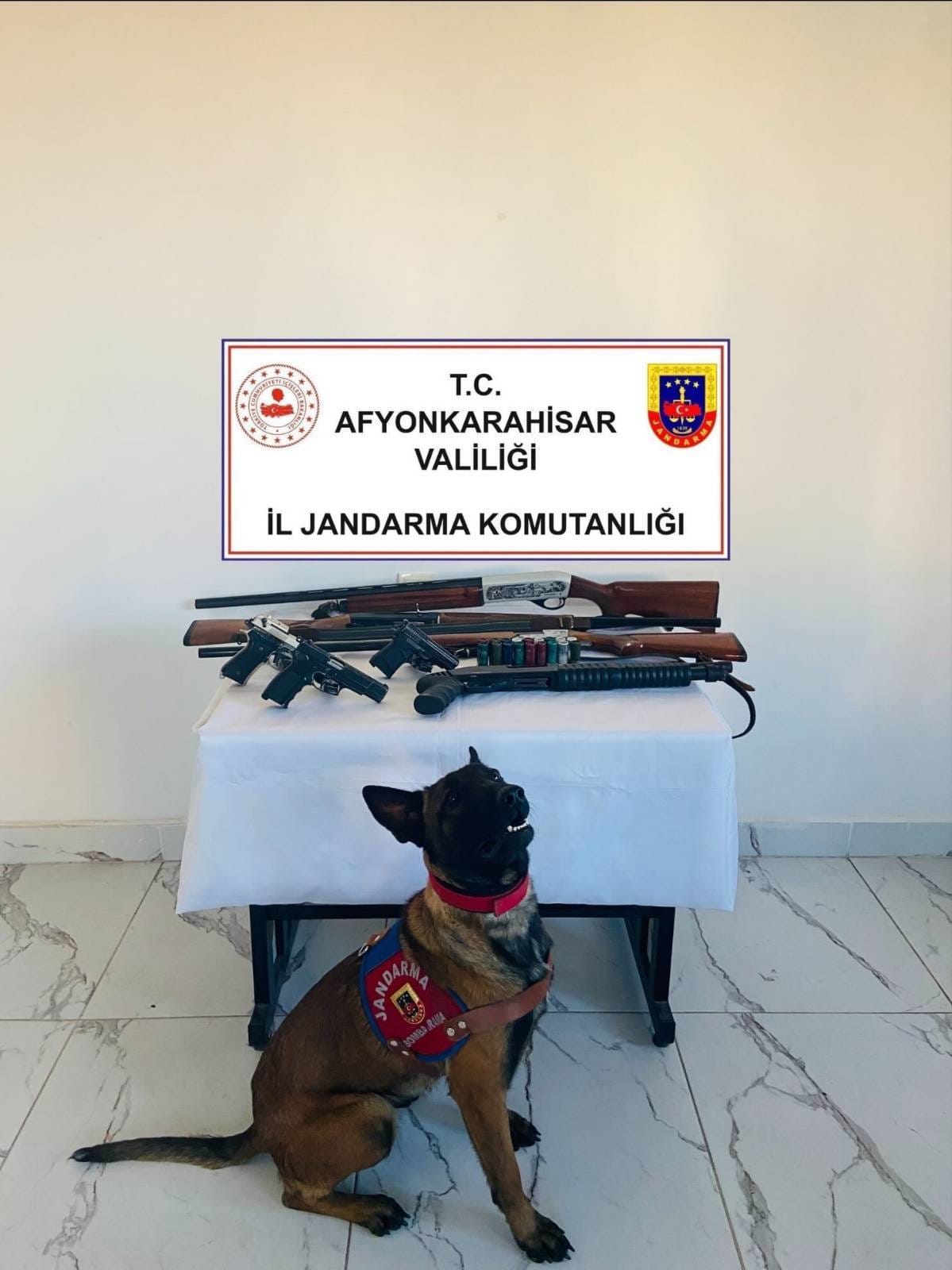 Sinanpaşa’da Ruhsatsız Silah Operasyonu