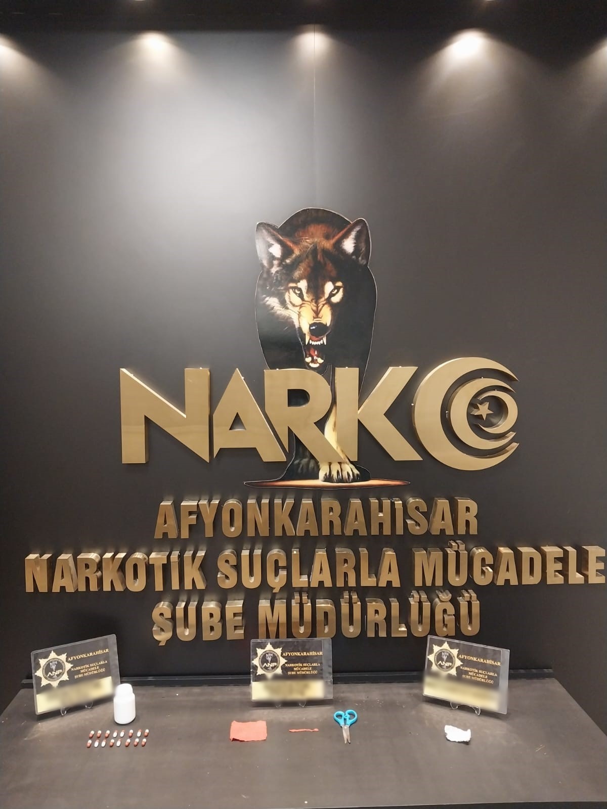 Sokak Satıcılarına Yönelik Operasyonda Uyuşturucu Maddeler Ele Geçirildi